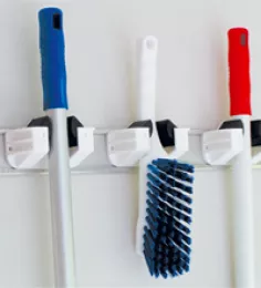 support mural BLANC 90 cm 6 supports balais (M)